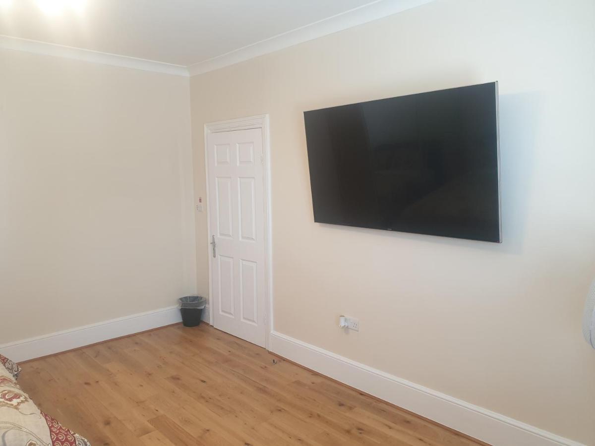 London Luxury Apartments 5 Min Walk From Ilford Station, With Free Parking Free Wifi Zewnętrze zdjęcie