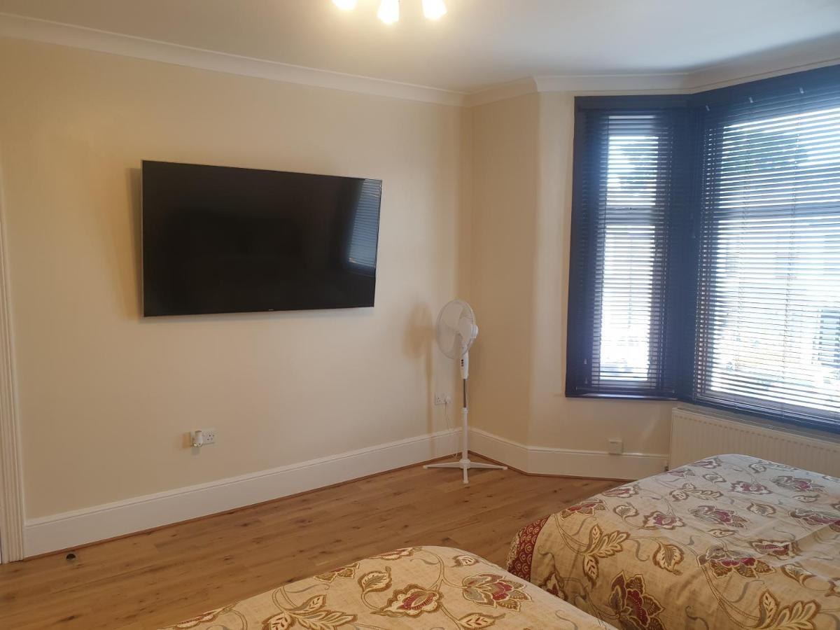London Luxury Apartments 5 Min Walk From Ilford Station, With Free Parking Free Wifi Zewnętrze zdjęcie