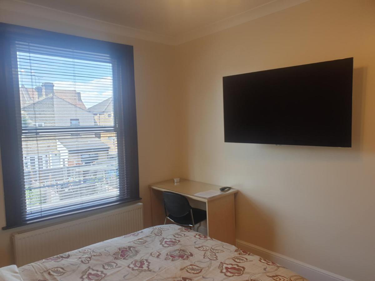 London Luxury Apartments 5 Min Walk From Ilford Station, With Free Parking Free Wifi Zewnętrze zdjęcie